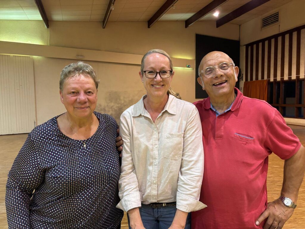 Almut (M.) mit ihren Gastgeberinnen und Gastgebern Sylvie und Claude.