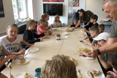 Die fertigen Crepes wurden natürlich gemeinsam verzehrt. (Bild: Heike Begemann-Dröge)