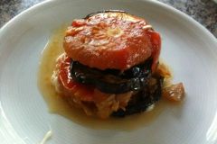 Auberginen-Tomaten-Türmchen