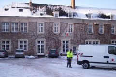 Die Stadtverwaltung von Aubigny im Schlossinnenhof im winter