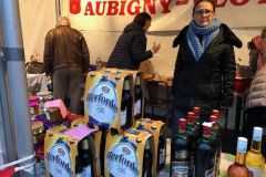 Telethon 2019: Trotz des skeptischen Blicks war das Herforder Bier sehr beliebt (Bild: Heike Begemann-Dröge)