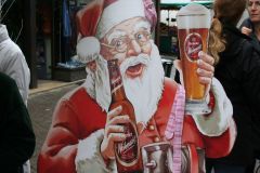 Papa Noel warb im Jahr 2009 beim Téléthon für Herforder Weihnachtsbier. (Bild: Ulrich Klose)