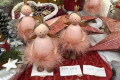 Téléthon 2022 in Aubigny: Weihnachtsdeko in der Auslage unseres Standes. (Bild: Heike Begemann-Dröge)