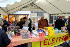 Mühlenbrot, Bier, Lebkuchen, Stollen und vieles weitere wurde für den Téléthon 2018 verkauft. (Bild: Ulrich Klose)