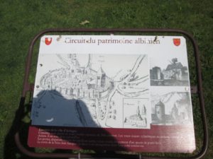 Hinweisschild zur Stadtbefestigung von Aubigny