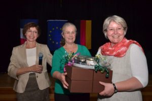 Festabend 2014 im Weser-Gymnasium Vlotho. Zu sehen (v.l.n.r.): Christine Stöpel, Cathy Daugu und Heike Begemann-Dröge.