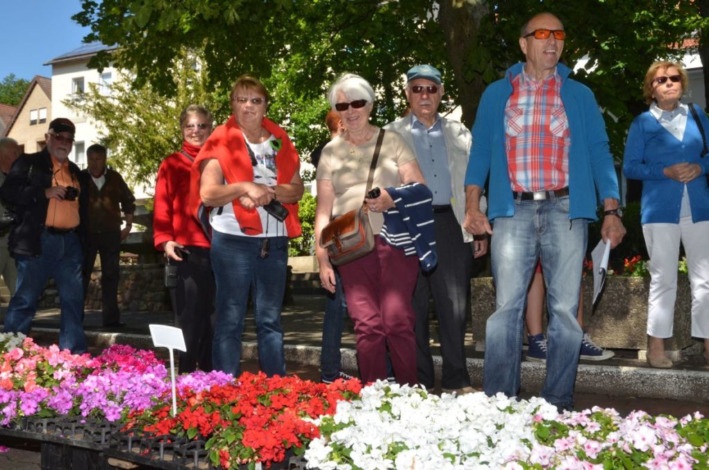 25 Jahre Städtepartnerschaft Vlotho – Aubigny: auf dem Kirchplatz St. Stephan