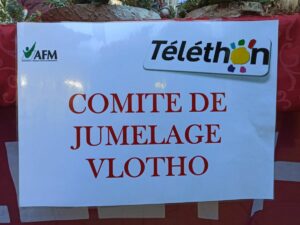Téléthon 2022 in Aubigny: Hinweis auf den Partnerschaftsverein Vlotho – Aubigny. (Bild: Vanessa Wolke)