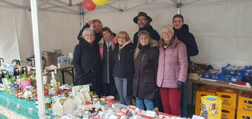 Das Stand-Team beim Téléthon 2024 in Aubigny.