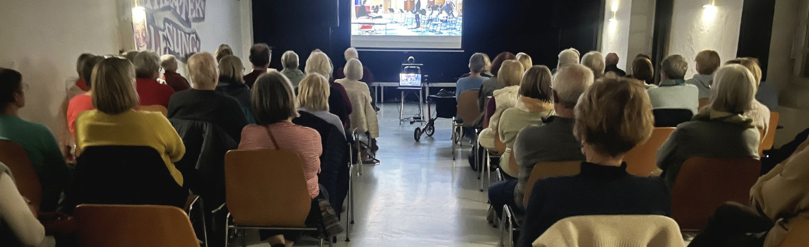 Im Foyer der Kulturfabrik gab es vor Filmbeginn Snacks und Getränke.